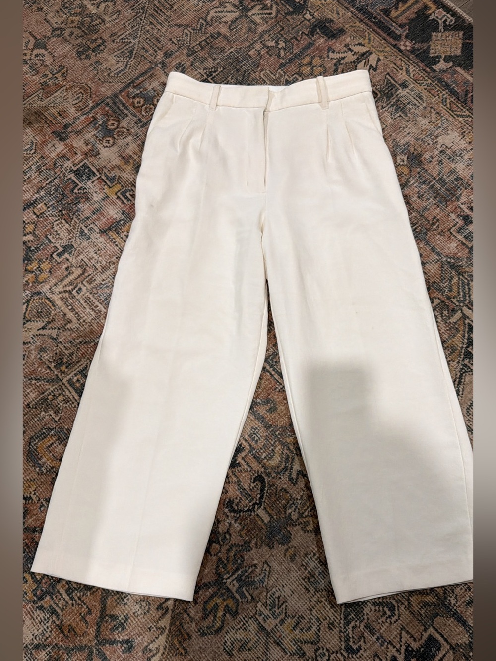 Effortless crop white